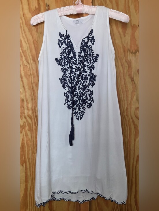 Chic Connection Dresses & Skirts - Chic Connection White Boho Embroidered Tunic Dress Size S